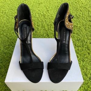Steve Madden Black And Gold Sertia Heels